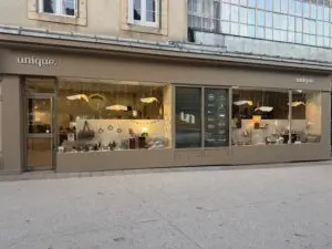 Unique concept-store